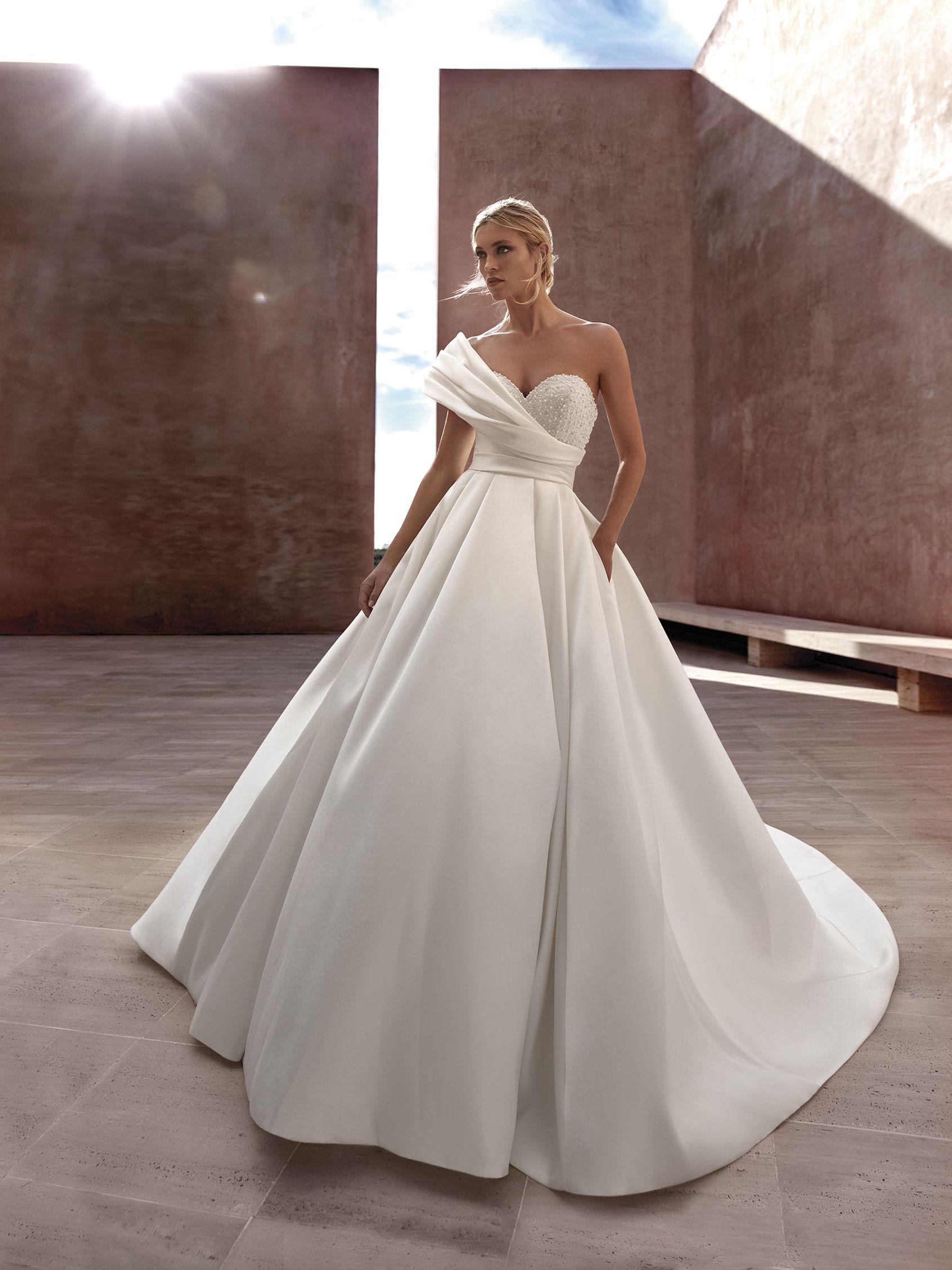 PRONOVIAS LUISE – Davino Spose - Main Image