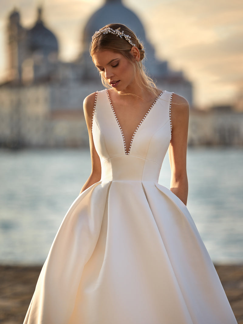 NICOLE - LAURETTA