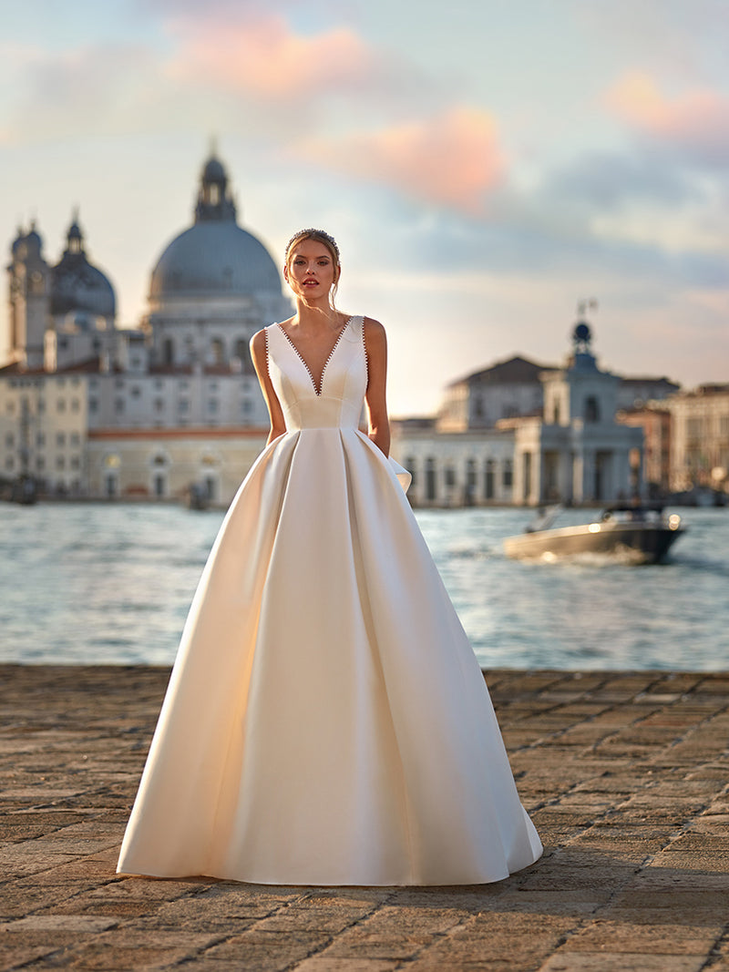 NICOLE - LAURETTA